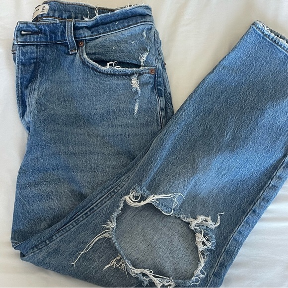 Abercrombie & Fitch High Rise Distressed Blue Jeans - Picture 4 of 5